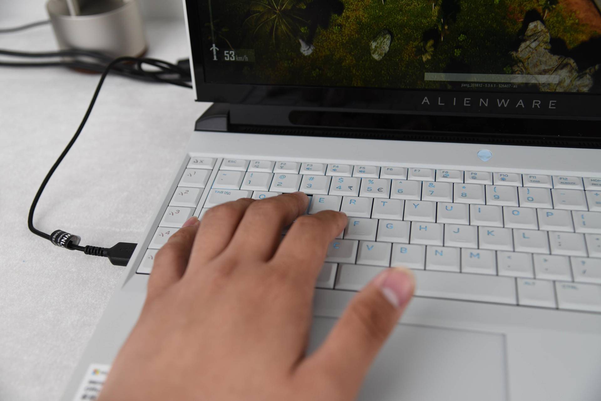 为信仰充值！小三万的外星人Area-51m高端游戏本，贵吗？