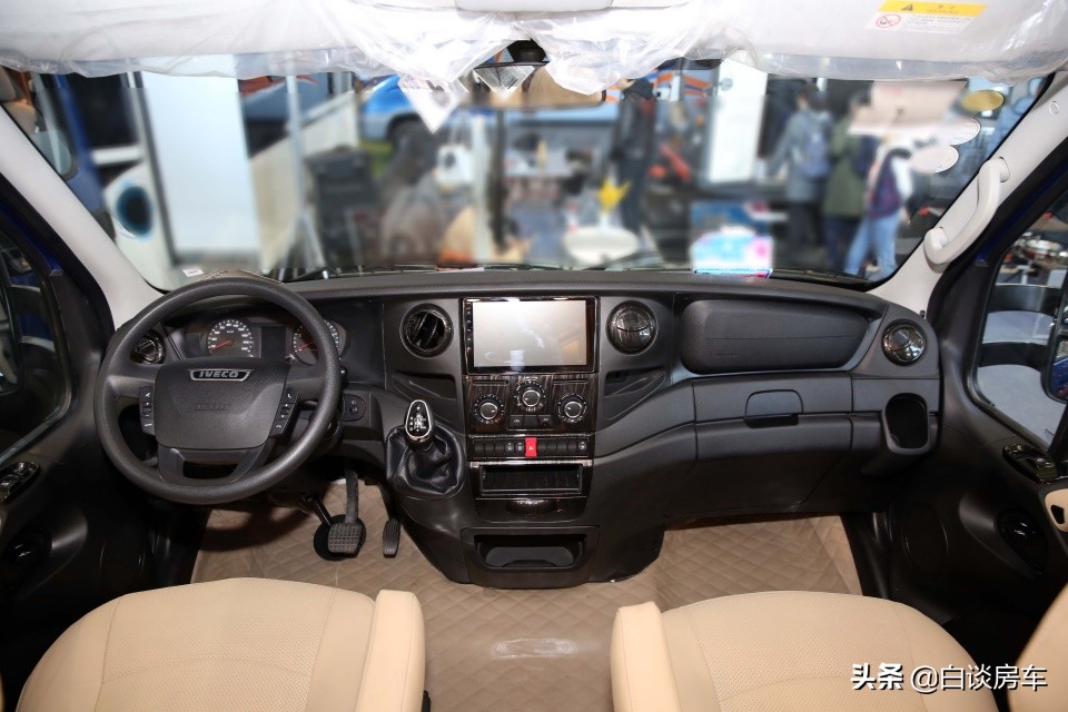 依维柯8at房车驾驶体验,最便宜依维柯8at房车