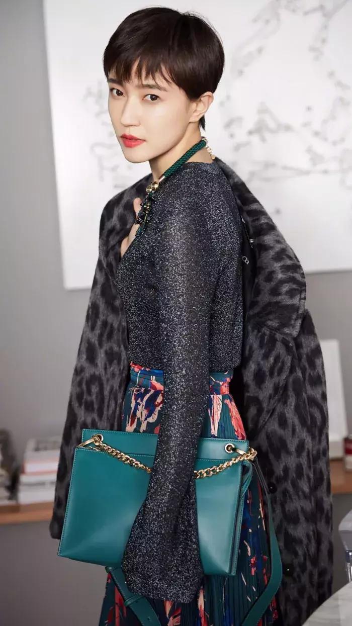 碎发特别多扎不住怎么打理,额前碎发太多怎么扎头发