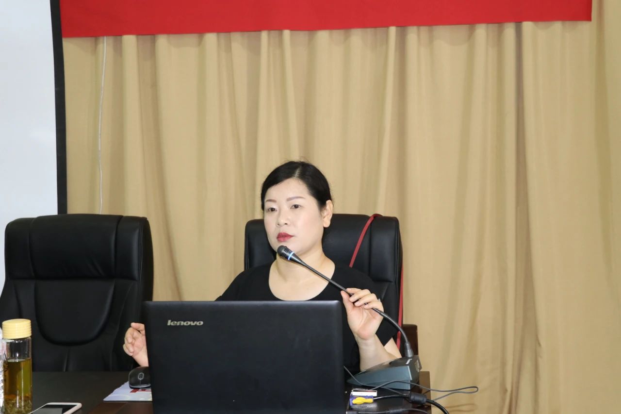 加强师资培训强化队伍建设,加强教育培训提高综合能力