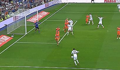 盘点c罗和梅西的37次对决,对c罗和梅西的截然不同评价