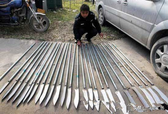 高原肉搏！迷彩军大衣厚实，不怕棍棒工兵铲：防御力远超羽绒服