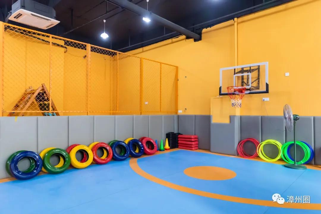万达附近室内篮球班,万达金街二楼儿童篮球