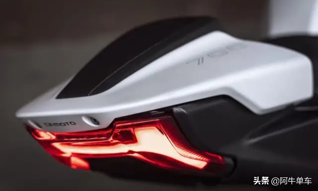 春风700clx复古版图片,春风clx700改复古圆灯