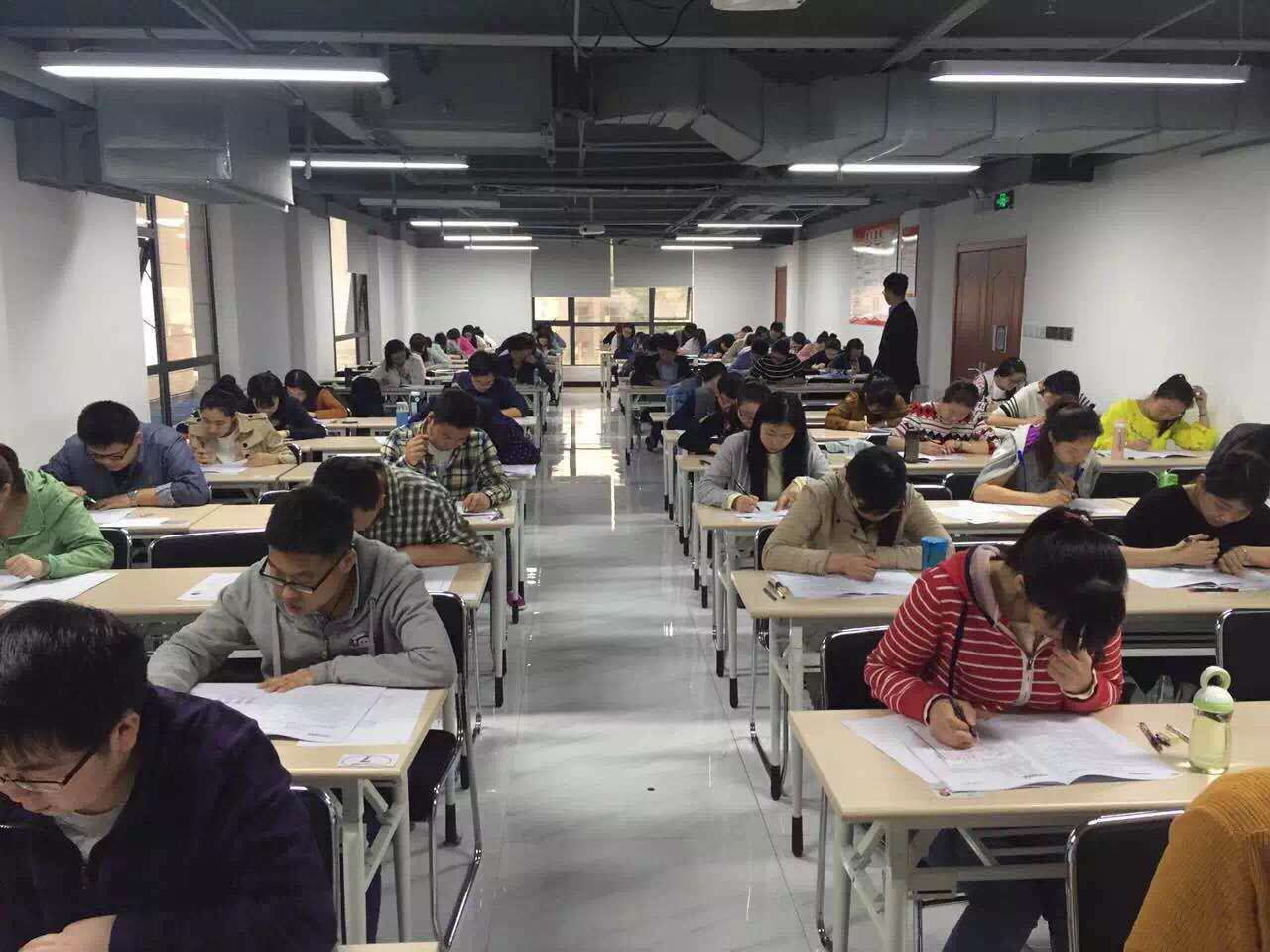 大学生毕业出来迷茫的方向是什么,大学生毕业很迷茫怎样选择工作