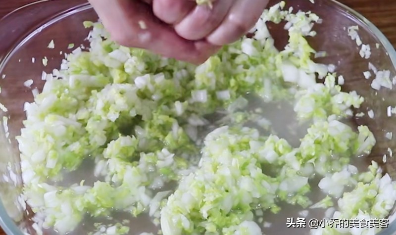 白菜肉馅包子好吃有诀窍，注意这5点，又大又白不发瘪，味道鲜香