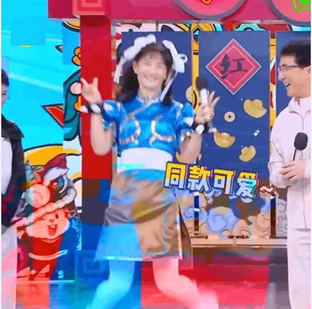 谢娜露脐装露肚子,谢娜挺孕肚现身