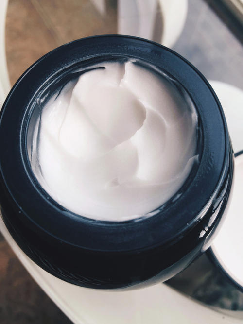 女人40岁适合什么样的护肤,女人过了40岁吃什么皮肤好