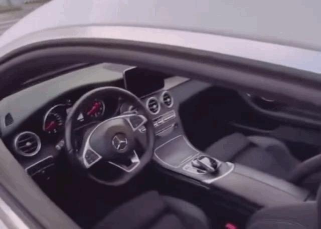 一场“闹剧”，全民狂欢，媒体盛宴，这事儿拍电影我看行