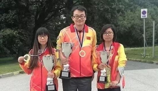 世界女子比赛冠军视频,世界大赛中第一位女冠军