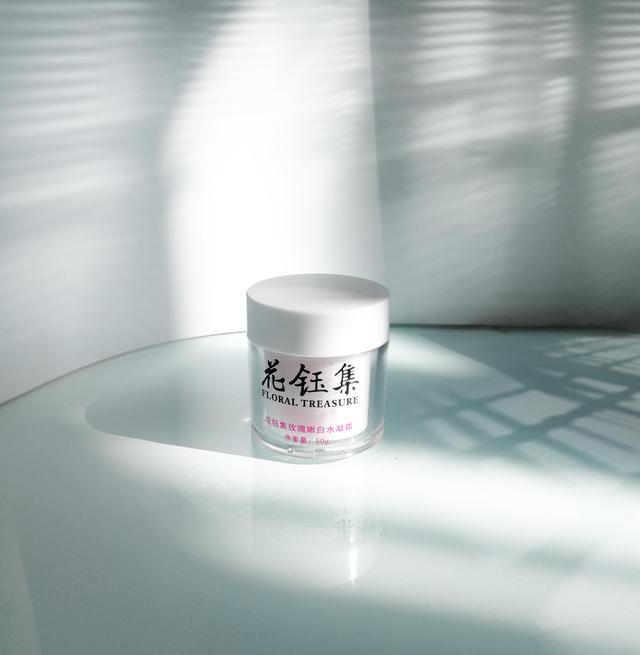 冬季皮肤干用什么面霜比较好,皮肤干燥用哪种抗皱紧致面霜