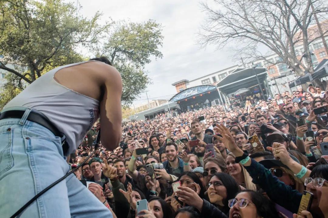 被疫情影响的制造业,新冠肺炎全球旅游业受到重创