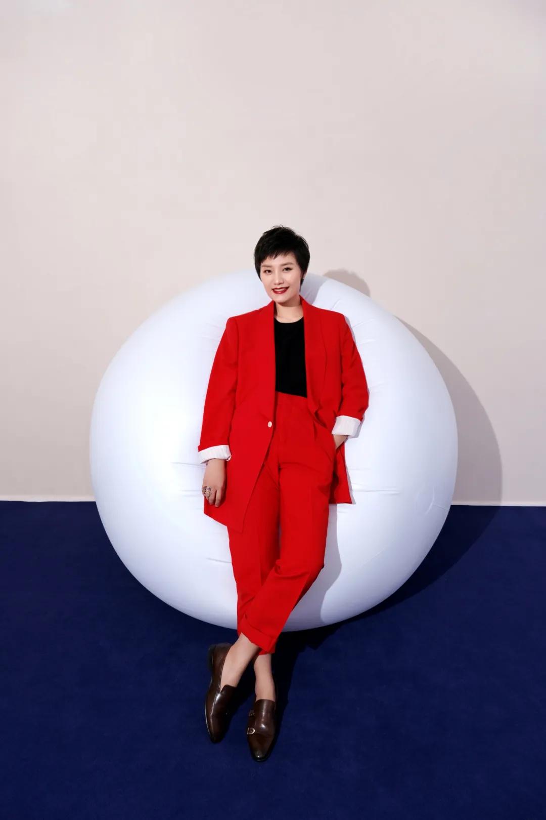 B站“网红”画廊网拍首秀，出手就是达利、赵无极大佬