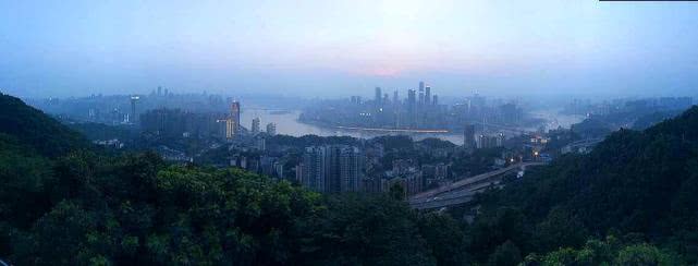 重庆市南岸区，大江南岸，悠然见南山