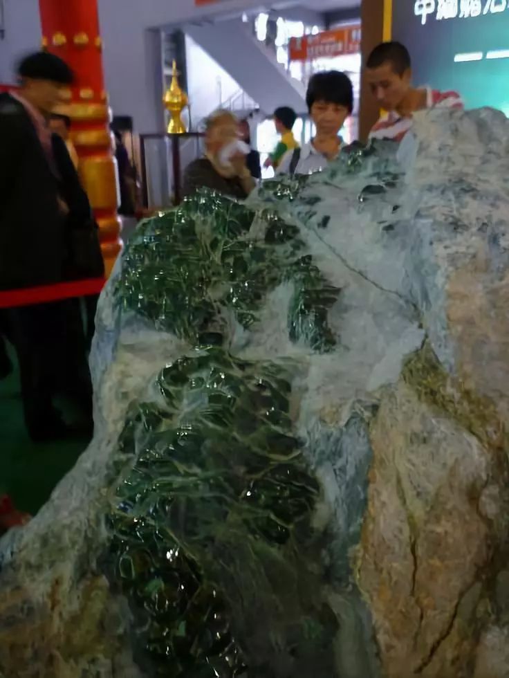 轰动玉石界的原石,轰动翡翠界的事件