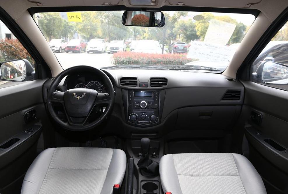 新款五菱宏光优点与缺点,拉货神车五菱宏光