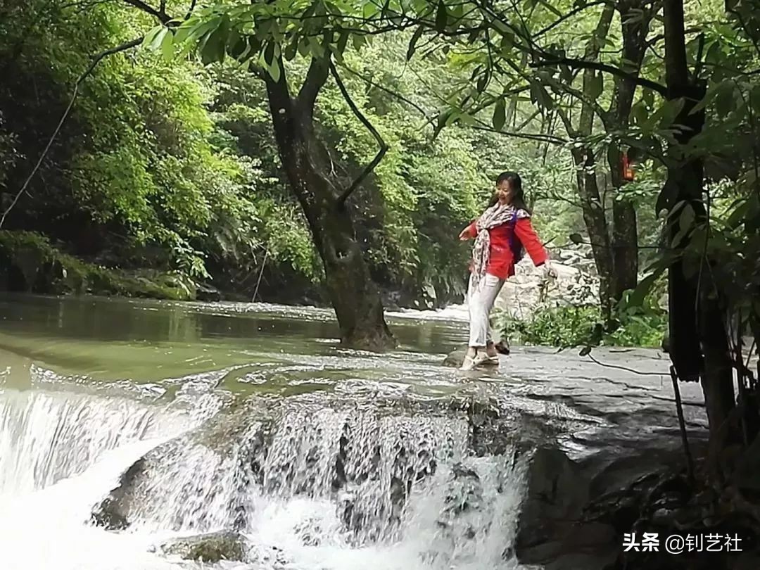 大妈旅游拍照姿势大全高级感,中国大妈旅游团拍照