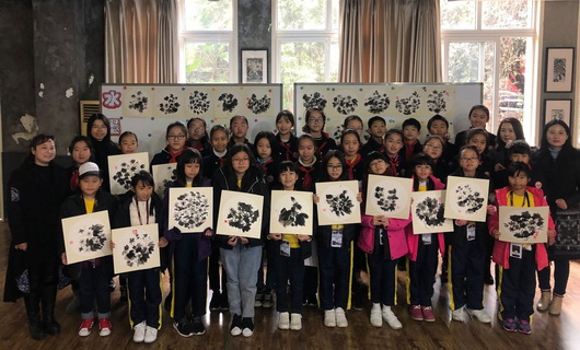 香江吐艳荆花瑞锦官情浓满园芳