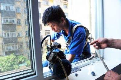 空调安装受伤应由谁承担责任,安装空调出现意外谁负责