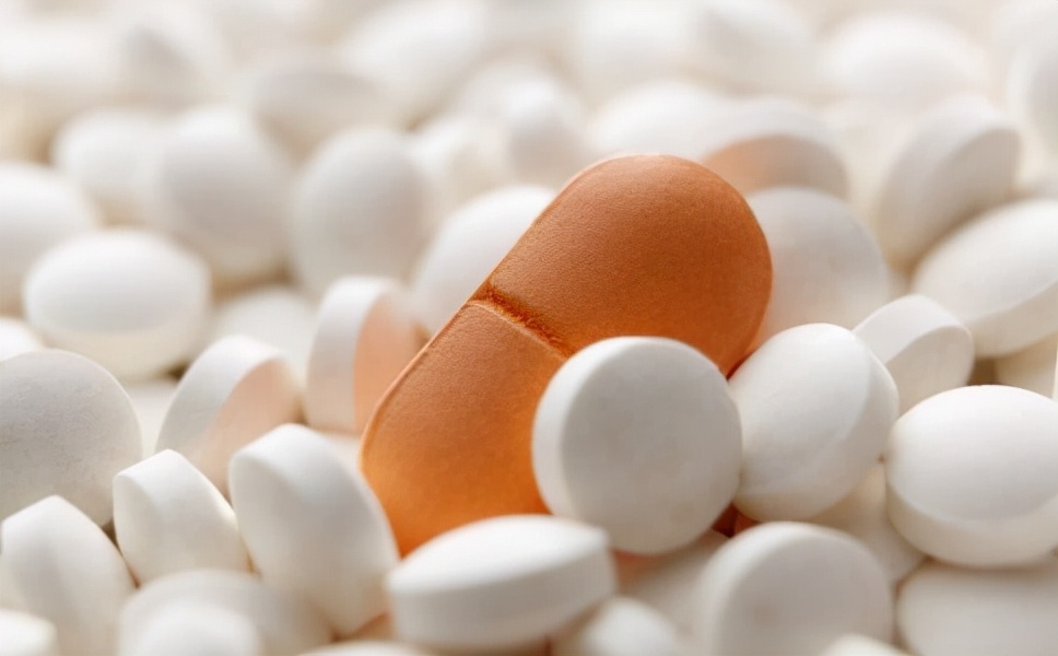 中老年人走路不稳,老人走路左右摇摆是缺钙吗