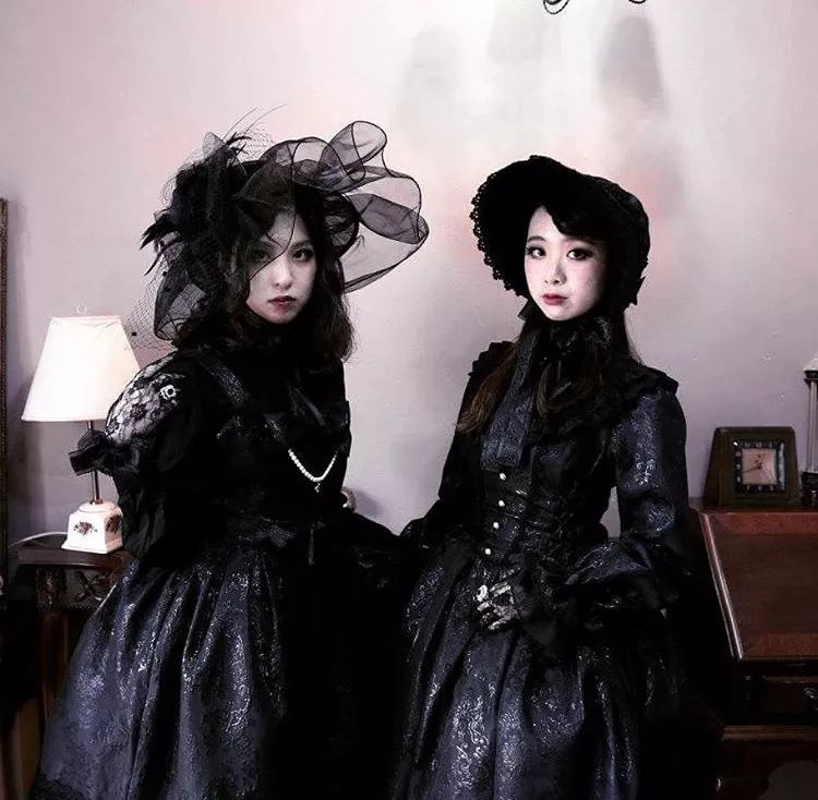 黑色洛丽塔洋装,藕粉色洛丽塔洋装