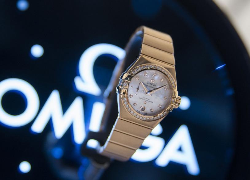 欧米茄8800机芯背透如何鉴定真假,欧米茄swatch联名表怎么分辨真假