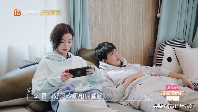 李佳航1岁儿子是个机智boy，徒手挤橙汁，李晟买一块碗89元不嫌贵