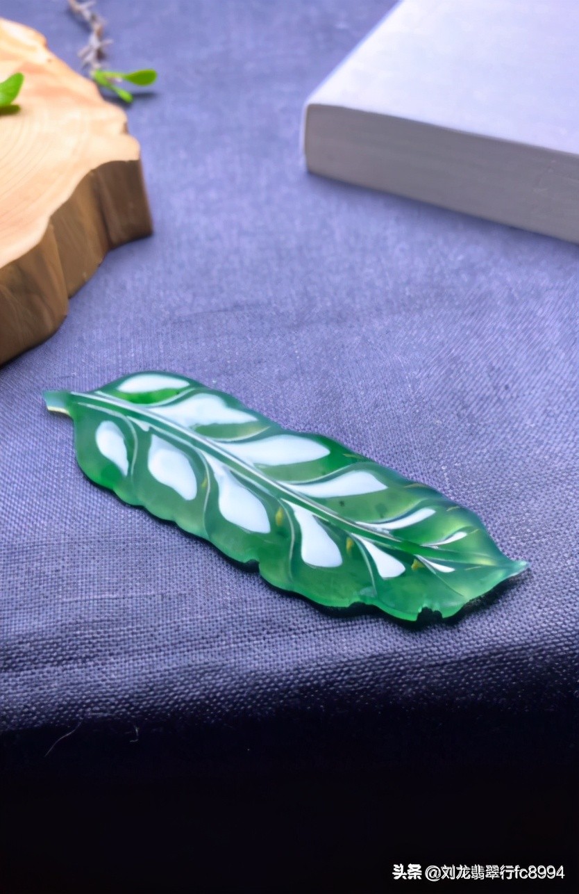 打破常规的设计，另类的翡翠仿真叶子，不一样的成品效果
