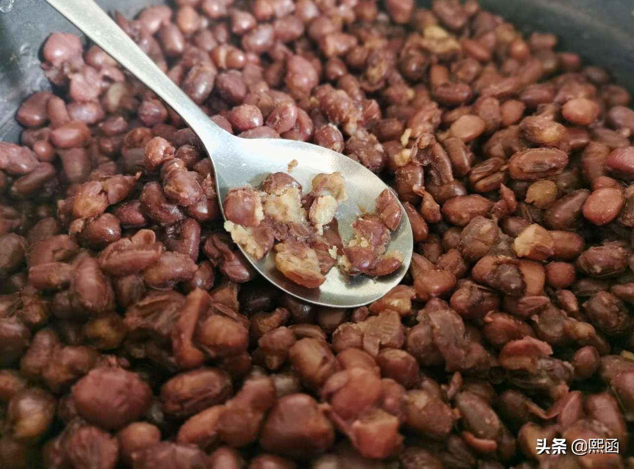 红豆沙馅的家常做法红豆怎么去皮,自制红豆沙一斤红豆加多少糖