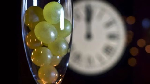 各国新年习俗英文版,盘点各国有趣的新年习俗