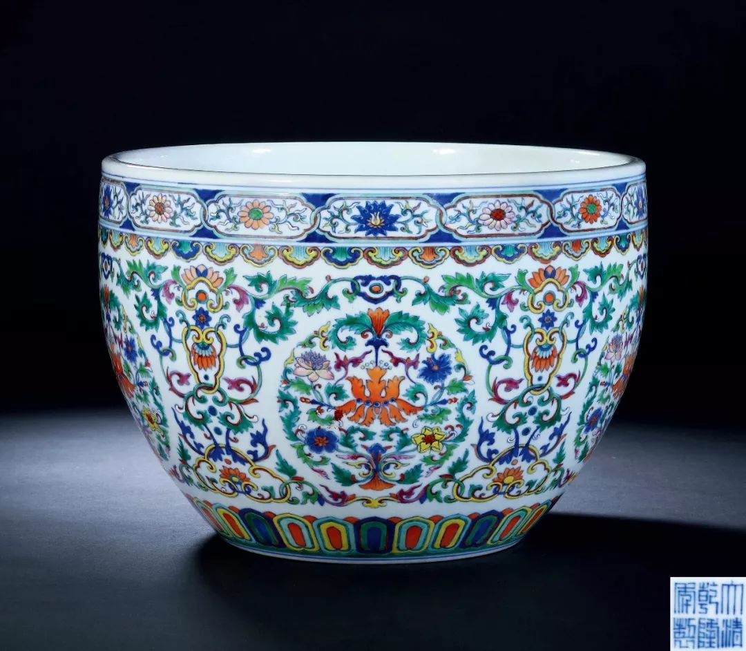 香港拍卖过亿的瓷器图片,香港保利瓷器拍卖图片