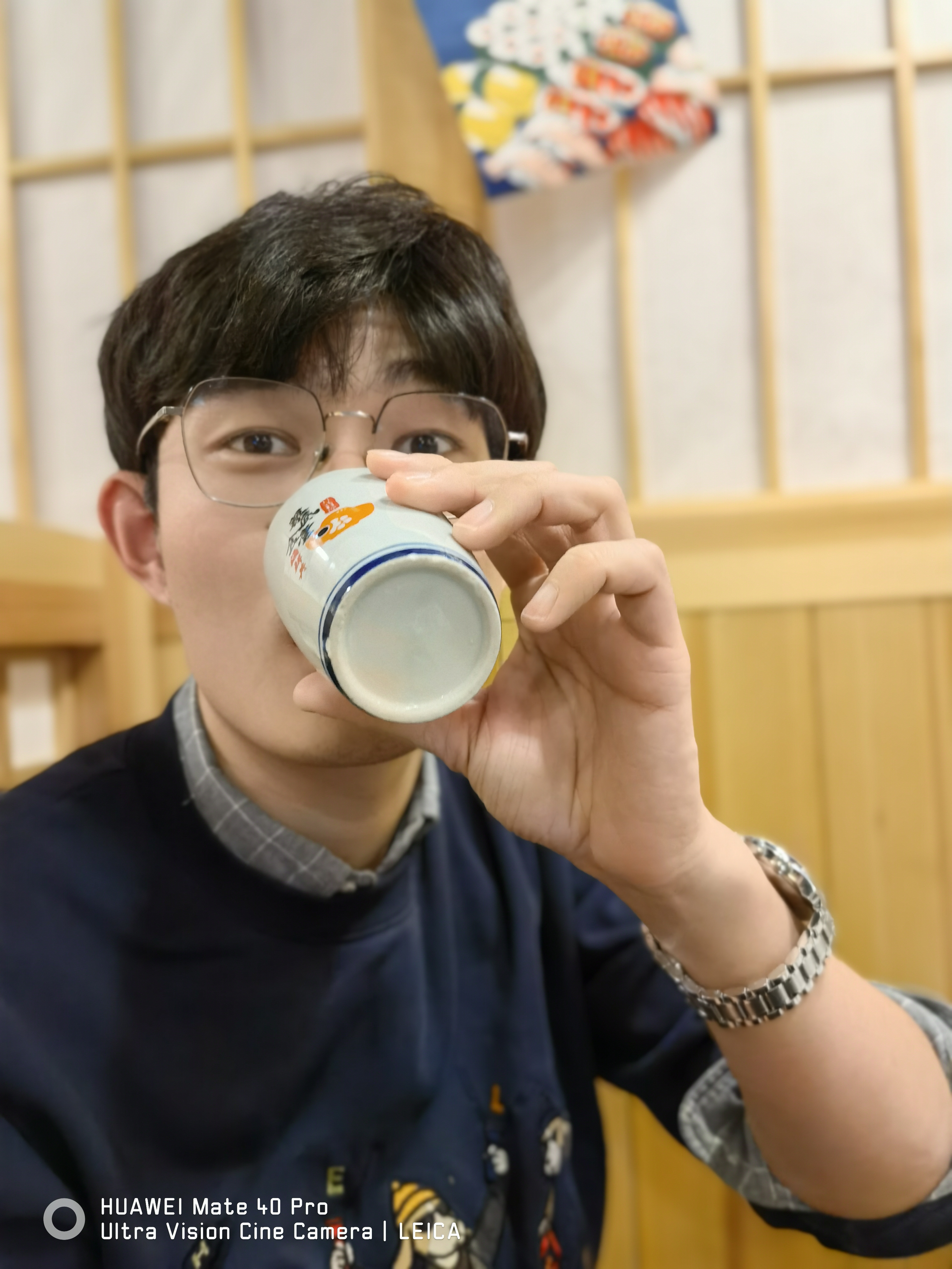 一起感受下华为mate40pro的压迫感,华为mate40pro秋日胡杨为什么贵