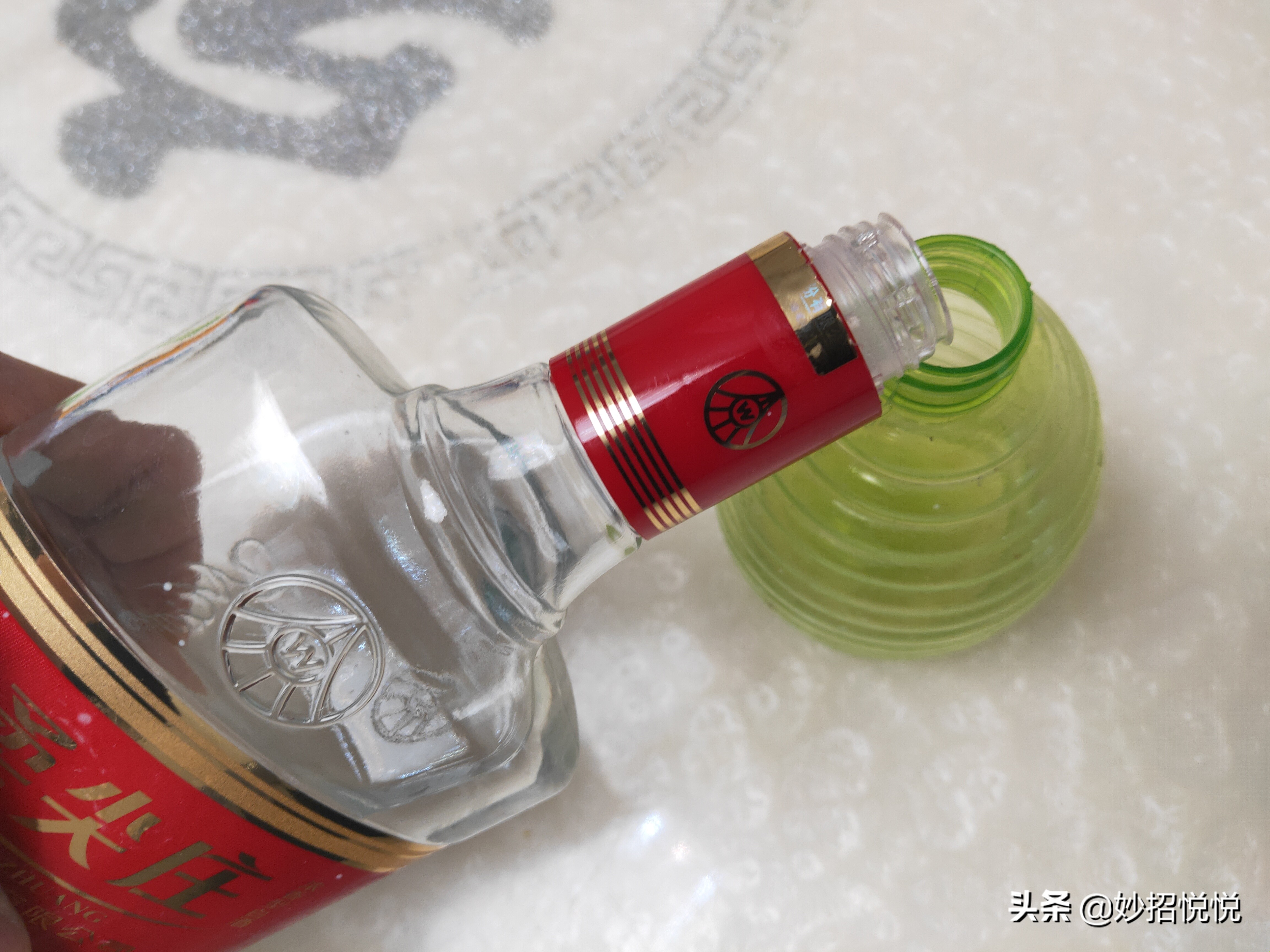 回南天返潮墙上长霉斑如何处理,屋内墙壁返潮长霉斑可能致癌吗