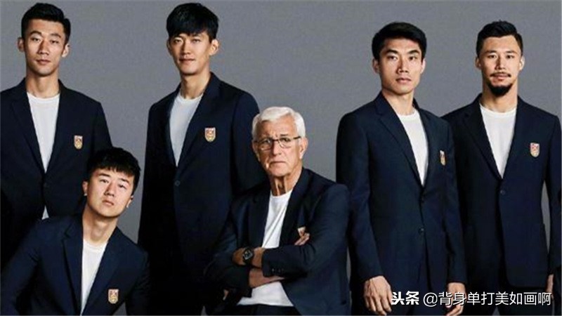 国足赴多哈里皮表情,国足主帅携张琳芃出席赛前发布会