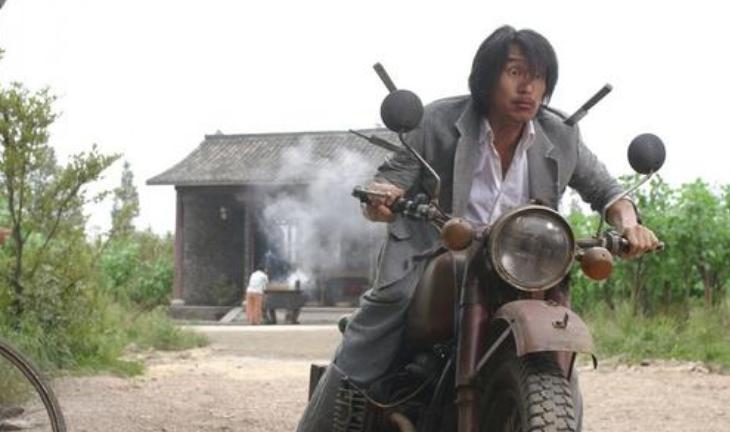 57岁周星驰历经4段感情，罗慧娟对他影响最为深，莫文蔚不计前嫌