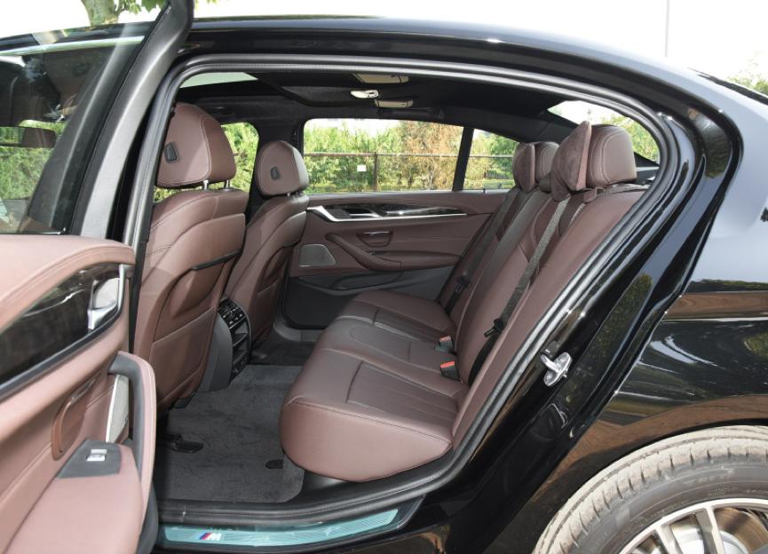 奔驰e级宝马5系奥迪a6l权威对比下,宝马5系和奥迪a6l