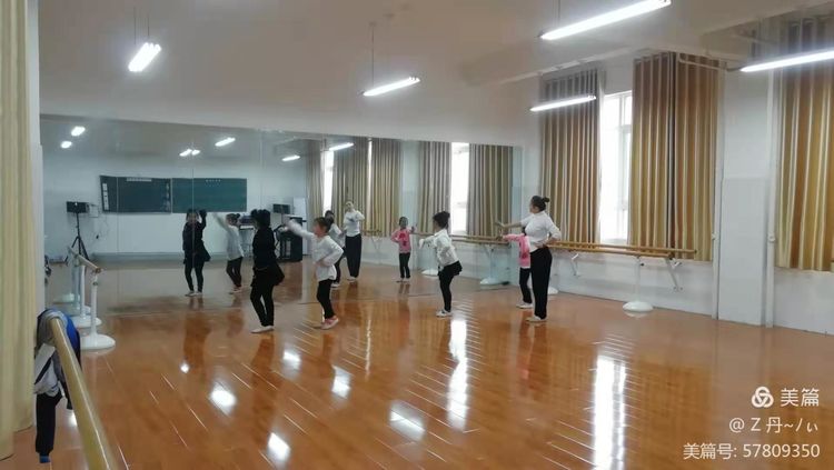 洋溢青*梦春**，绽放我光彩——洛龙二实校社团风采展示