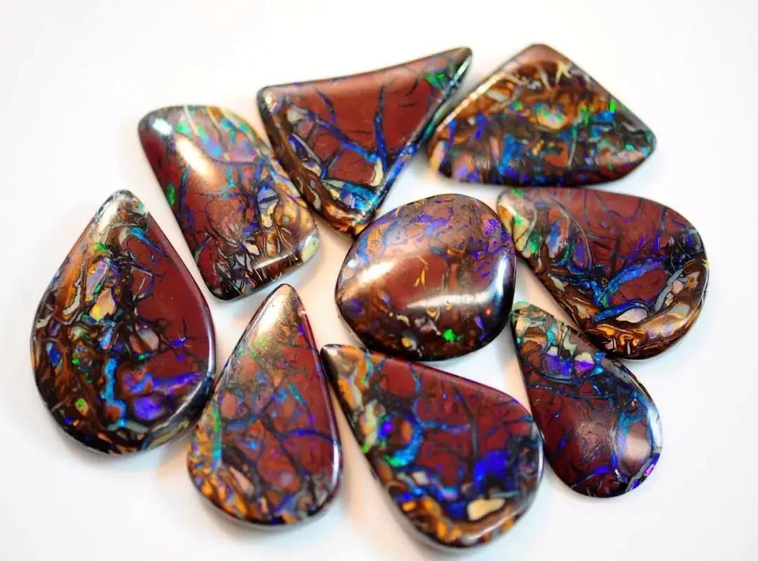 欧泊最好看的宝石,宇宙宝石欧泊