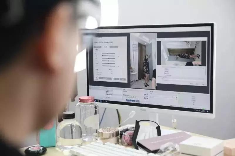 淘宝TOP20主播背后的男人：一群技术宅，组成网红装修队