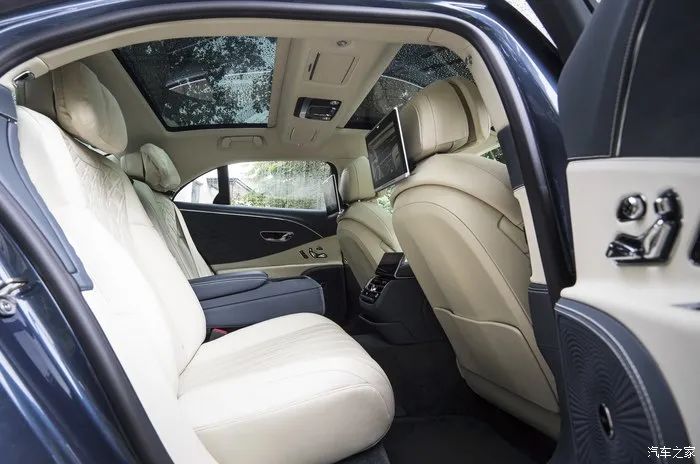 宾利飞驰对比迈巴赫s480气场,宾利飞驰街拍气场霸气视频