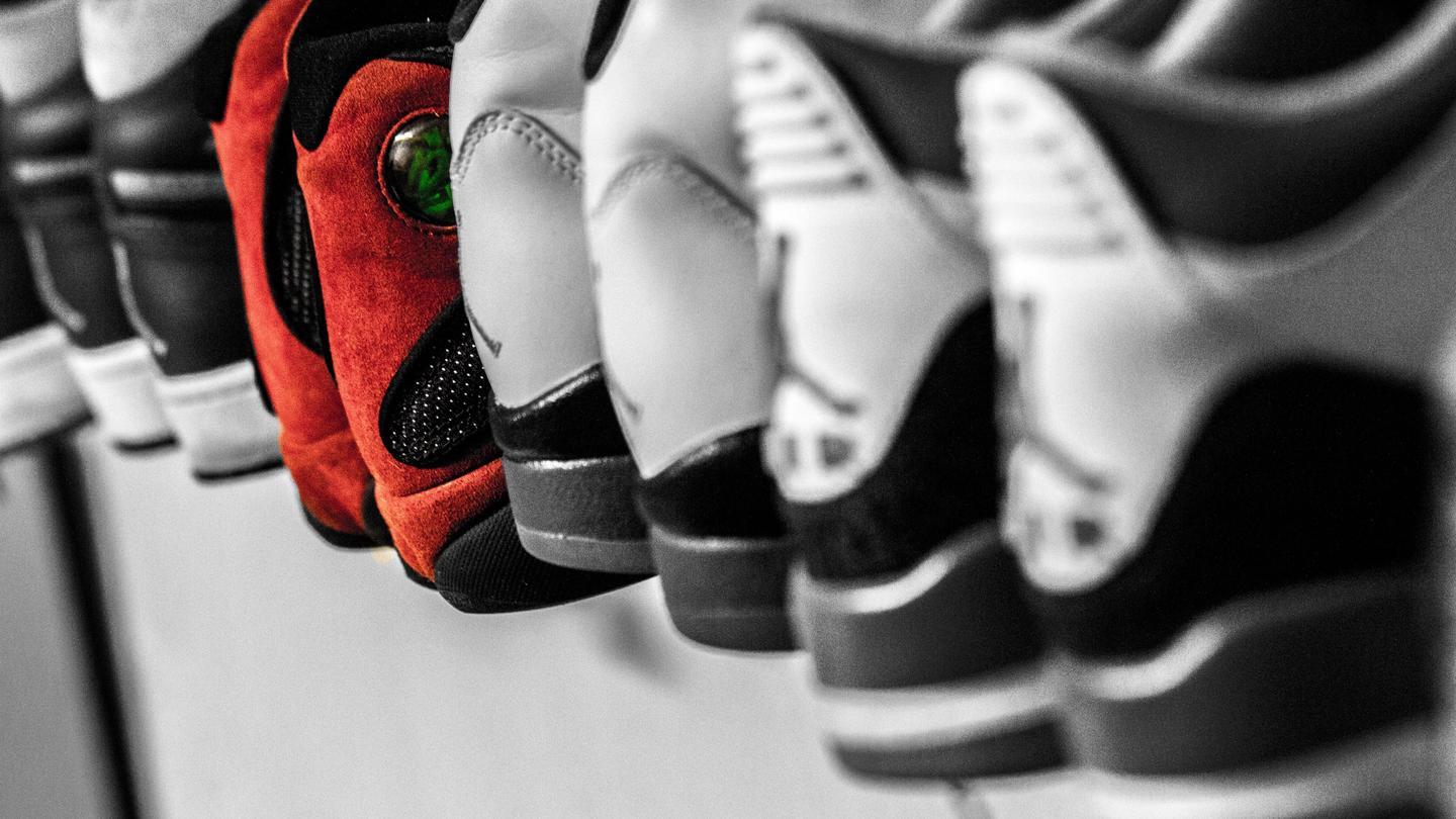 “鞋穿不炒”成“炒鞋不穿”，得物的生财之道