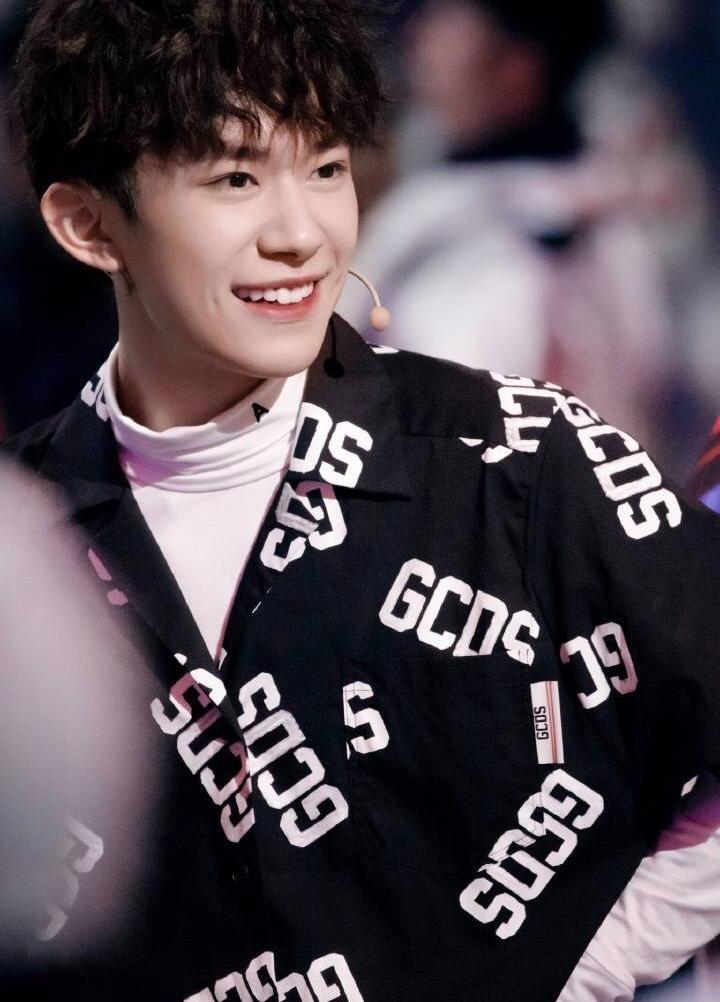 易烊千玺街舞battle名场面,易烊千玺被吊打