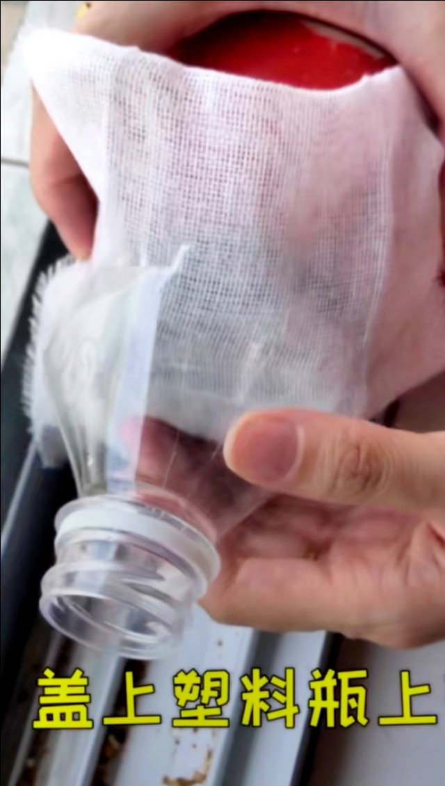 如何清理窗户缝隙里面的灰尘垃圾,怎样用电吹风清理窗户缝隙灰尘