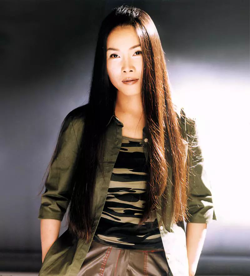 曾经乐坛的当红一姐,曾经是内地的歌坛一姐