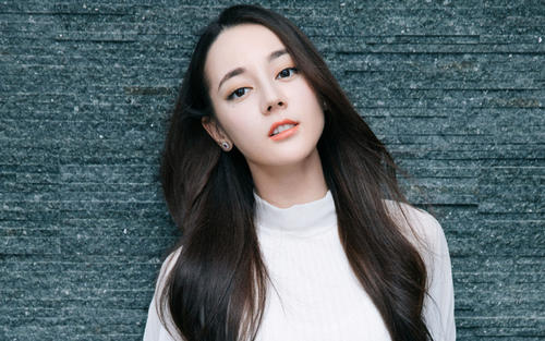 皮肤干燥用什么补水保湿效果最好,腿部皮肤干燥怎么办如何保湿