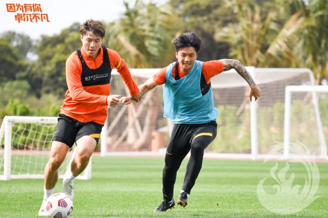 赛前团队热身投篮训练,武汉队第二场热身赛