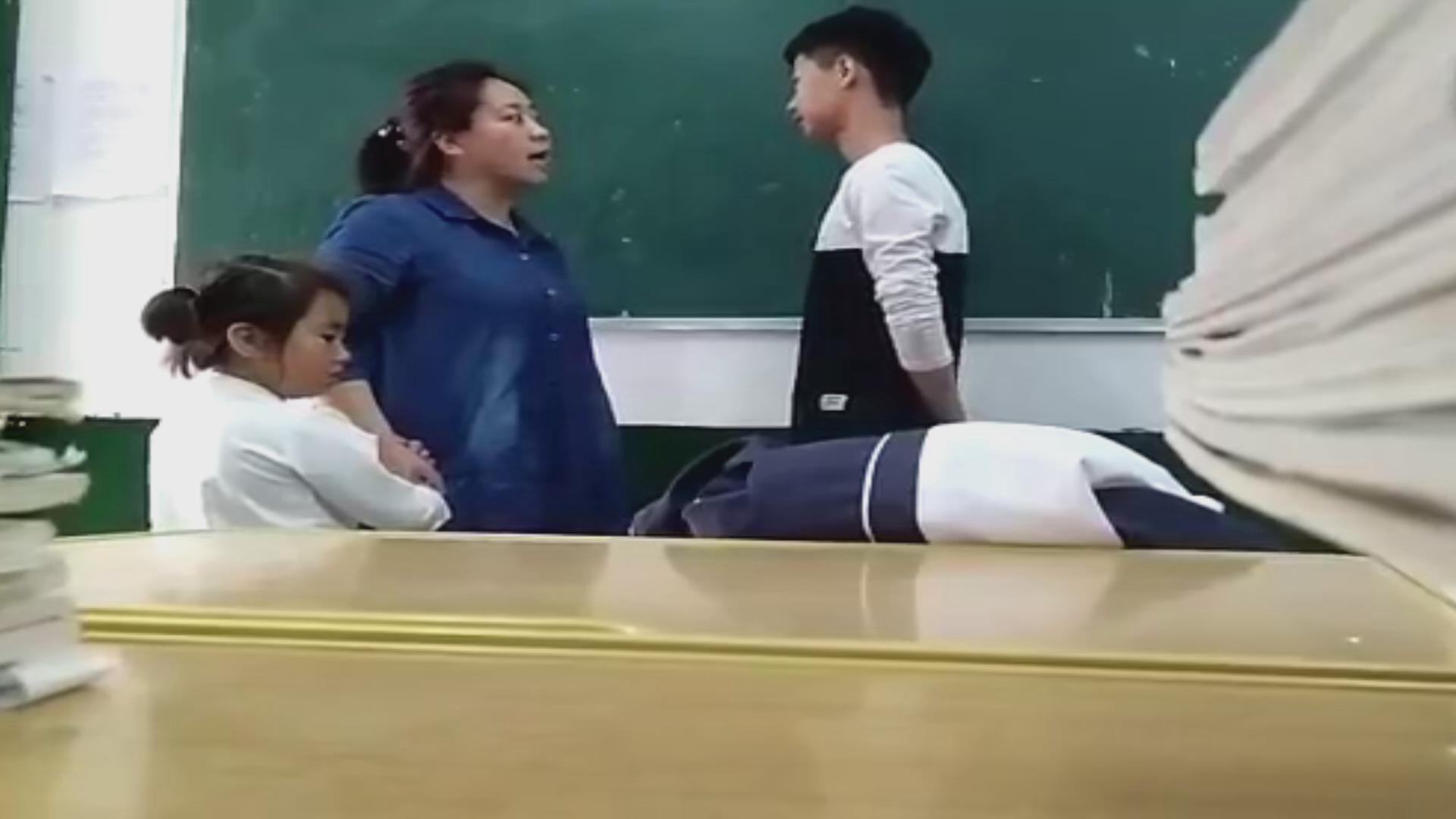 学生侮辱老师怎么办,学生侮辱教师应该怎么处理