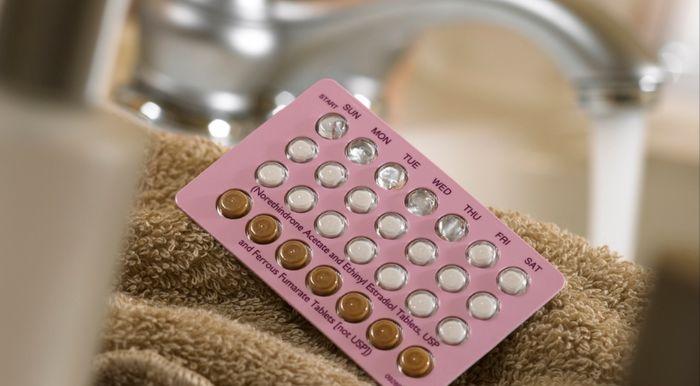 女生月经推迟20天了还没来啥原因,月经推迟一般都是哪些原因造成的