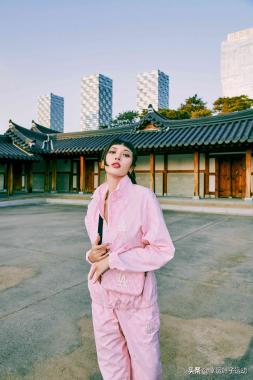 泫雅代言MLB 春夏MONOGRAM系列，也太好看了吧