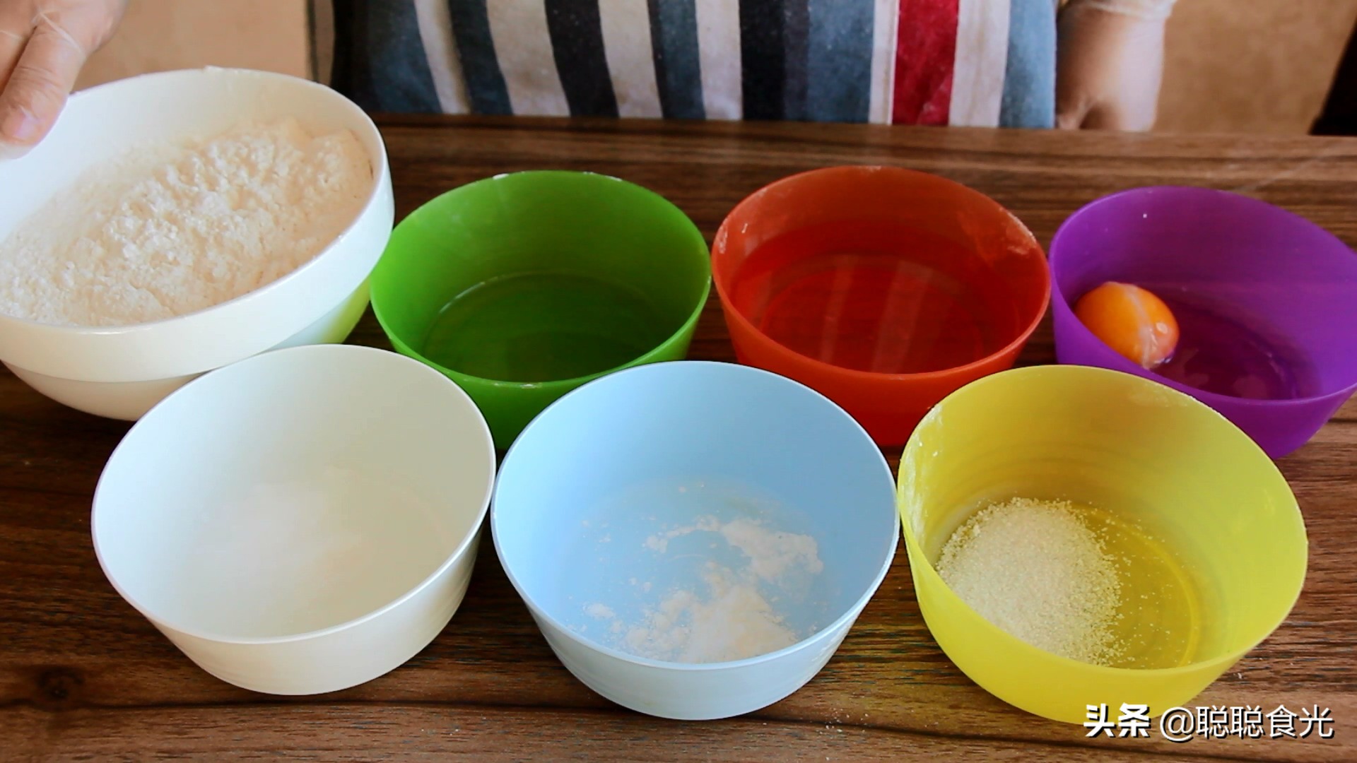 油条自发粉炸油条蓬松的全过程,炸油条用酵母好还是油条膨松剂好